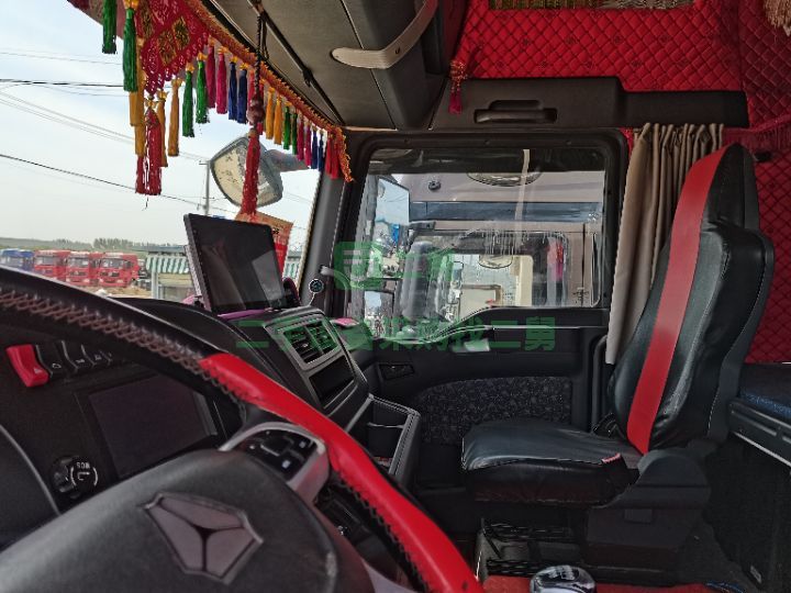 出售17年的精品汕德卡540馬力帶液緩牽引車
