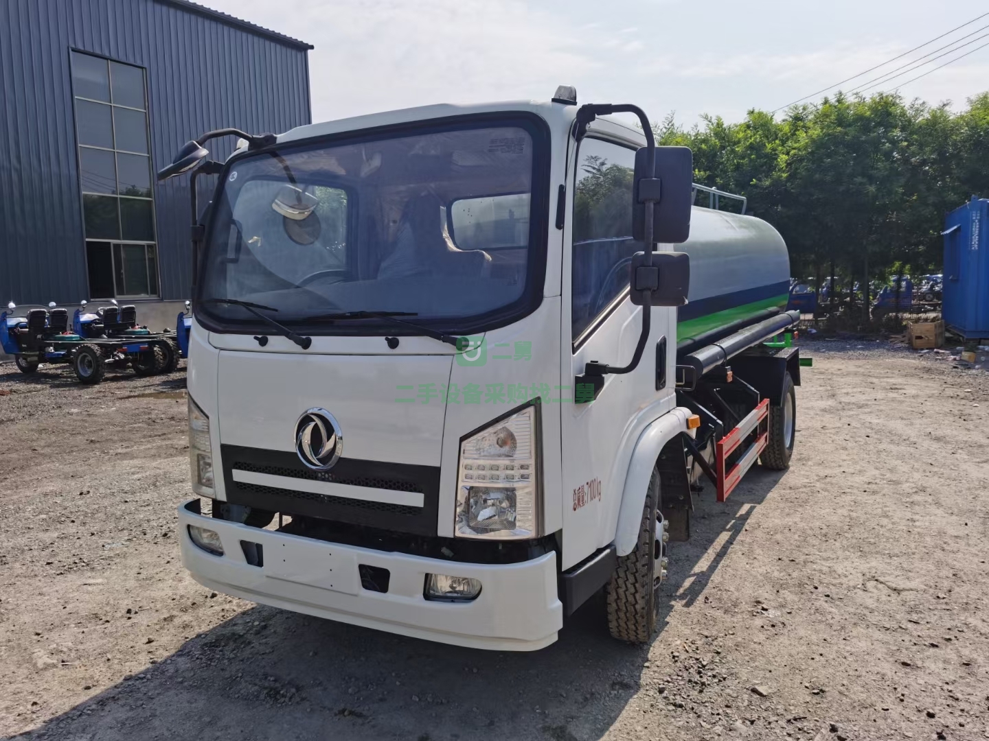 出售東風庫存全新5立方灑水車，發動機安徽徽柴490