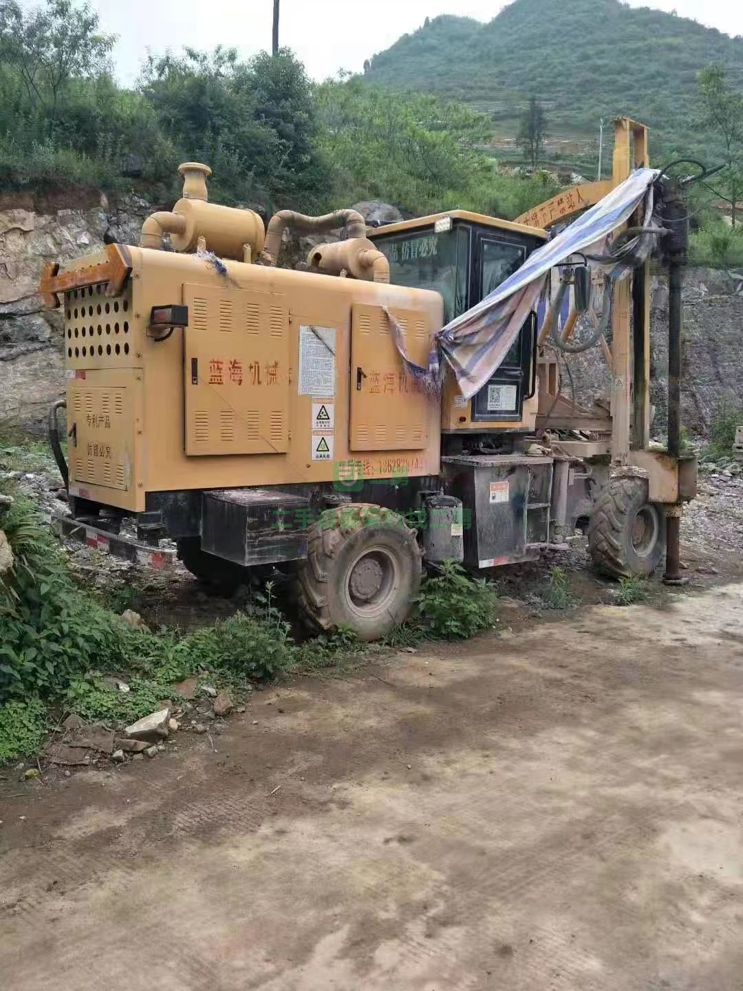 貴州出售打樁機一臺，工程剛用完還很新