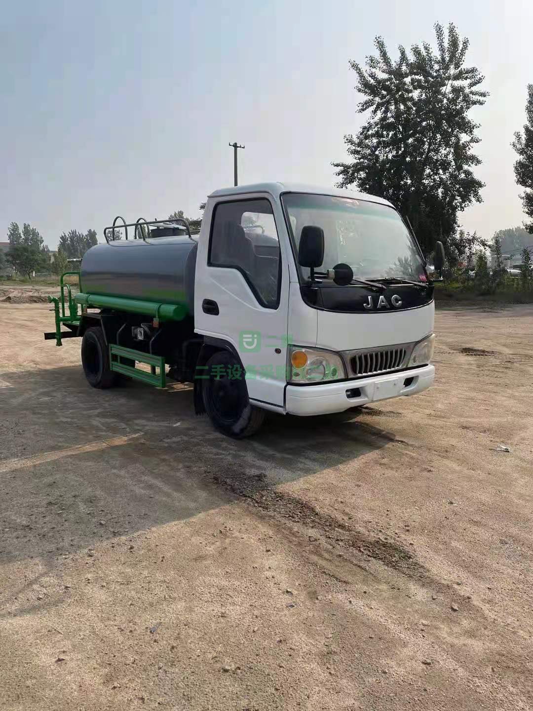 出售一臺3立方二手灑水車，精品車況改裝全新罐體