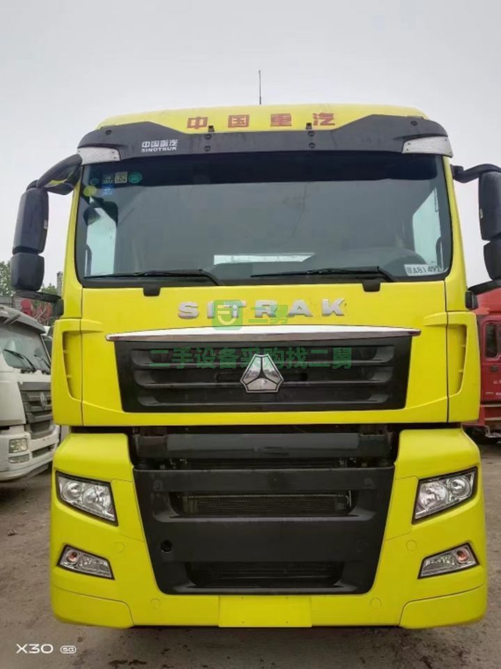 出售二手九成新的汕德卡540馬力帶液緩牽引車