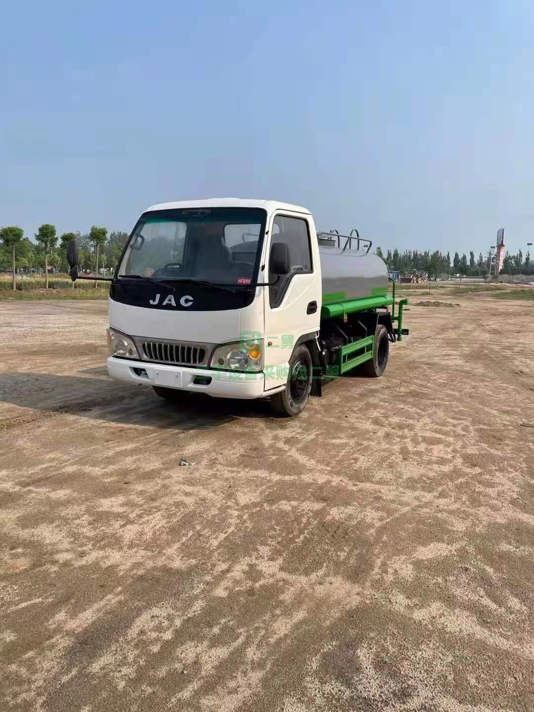 出售一臺3立方二手灑水車，精品車況改裝全新罐體