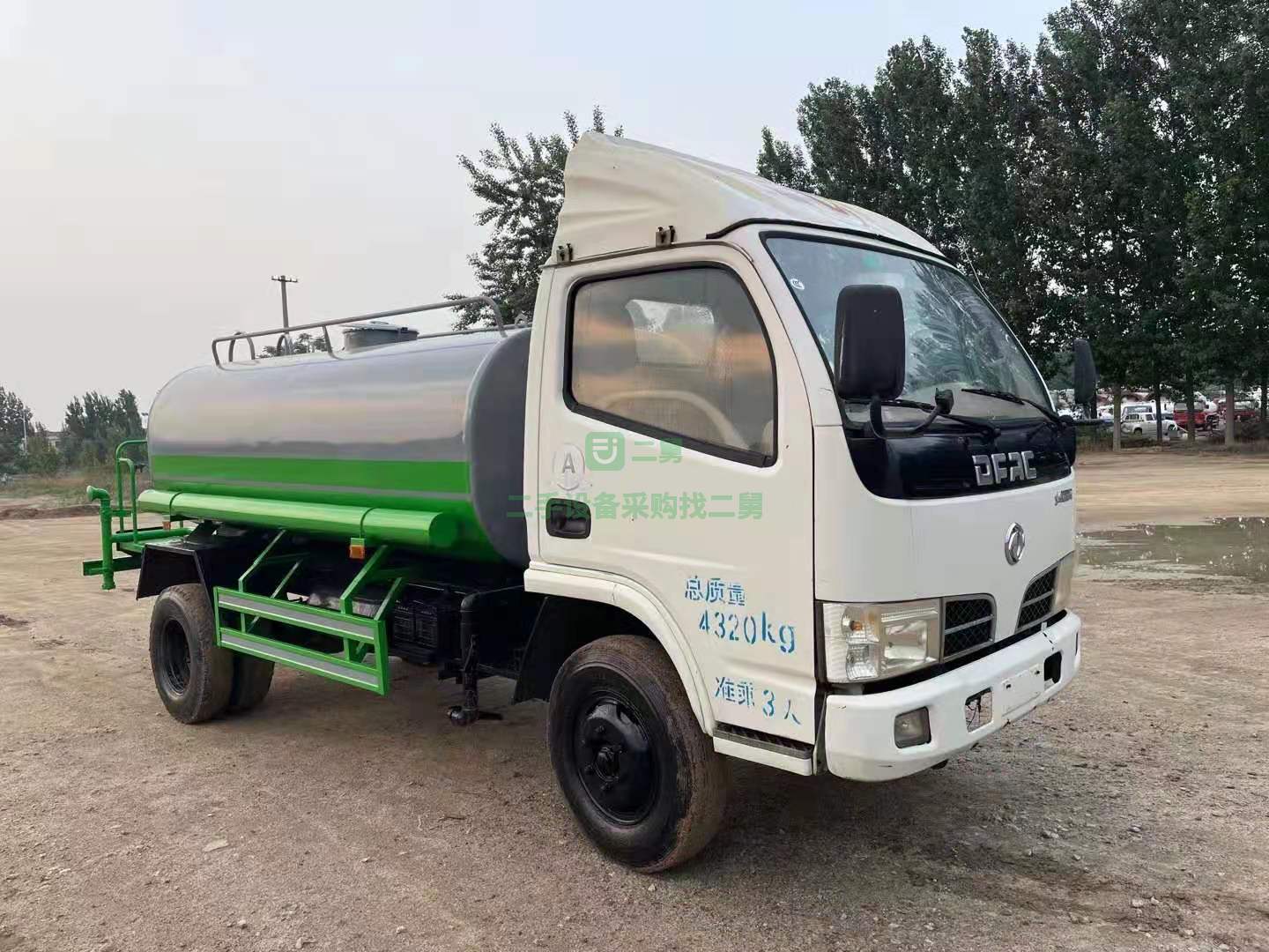 出售二手東風福瑞卡，5立方灑水車700-16輪胎