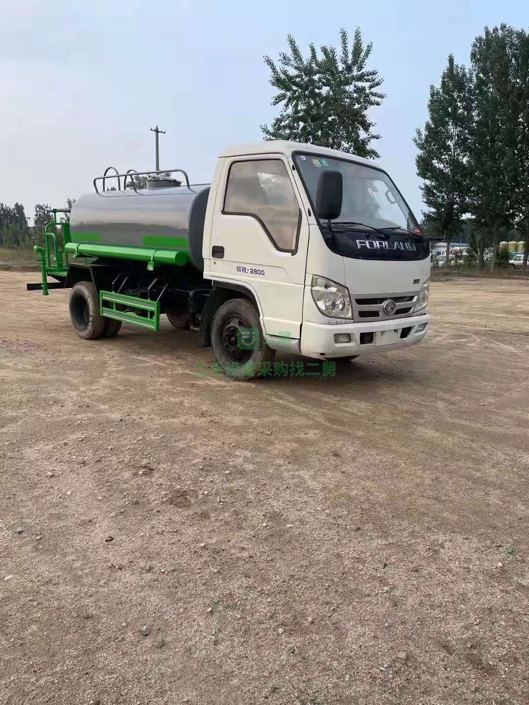 出售一臺3立方二手灑水車，精品車況改裝全新罐體