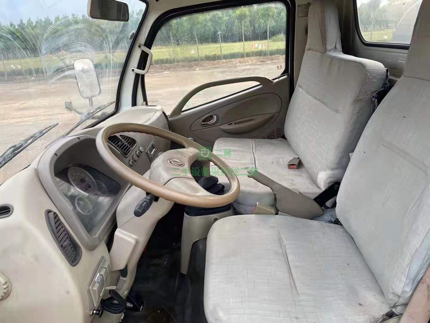出售二手東風福瑞卡，5立方灑水車700-16輪胎