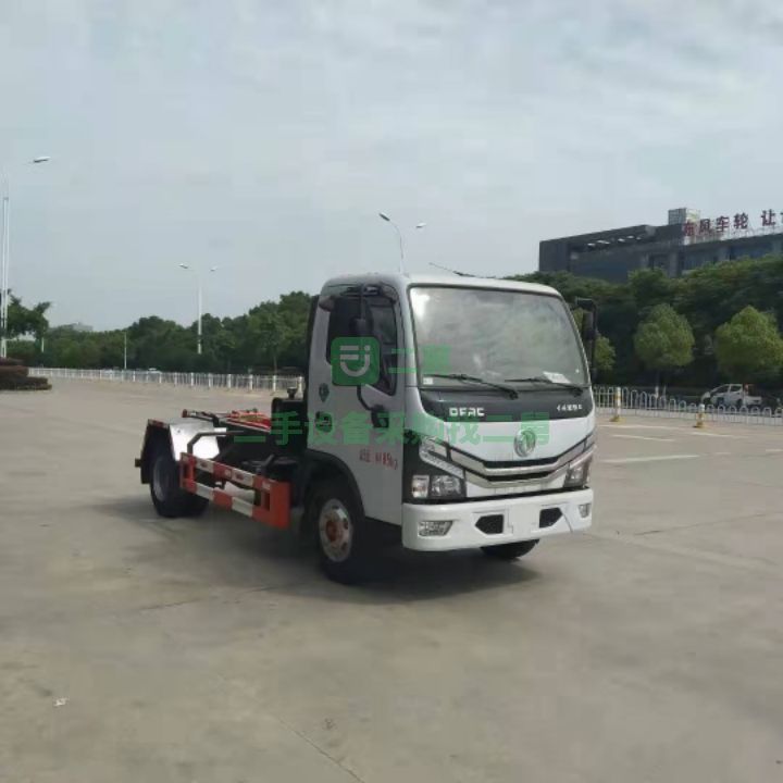 出售國六東風(fēng)底牌五立方勾臂垃圾車全柴發(fā)動機(jī)