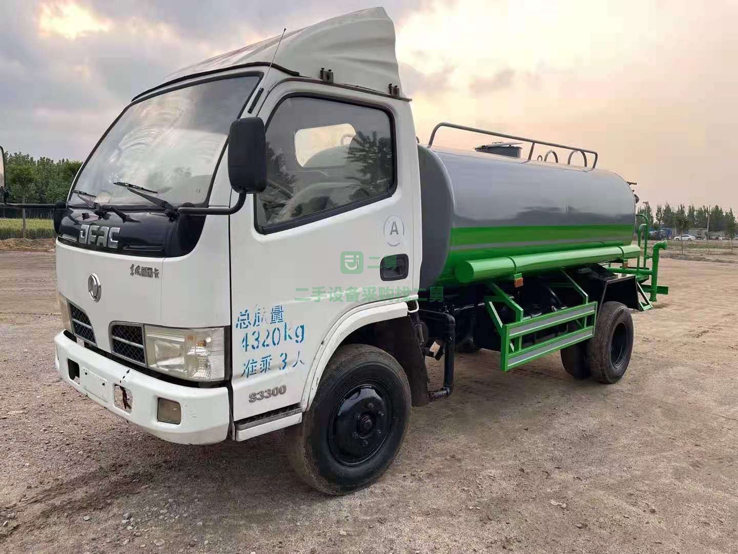 出售二手東風福瑞卡，5立方灑水車700-16輪胎