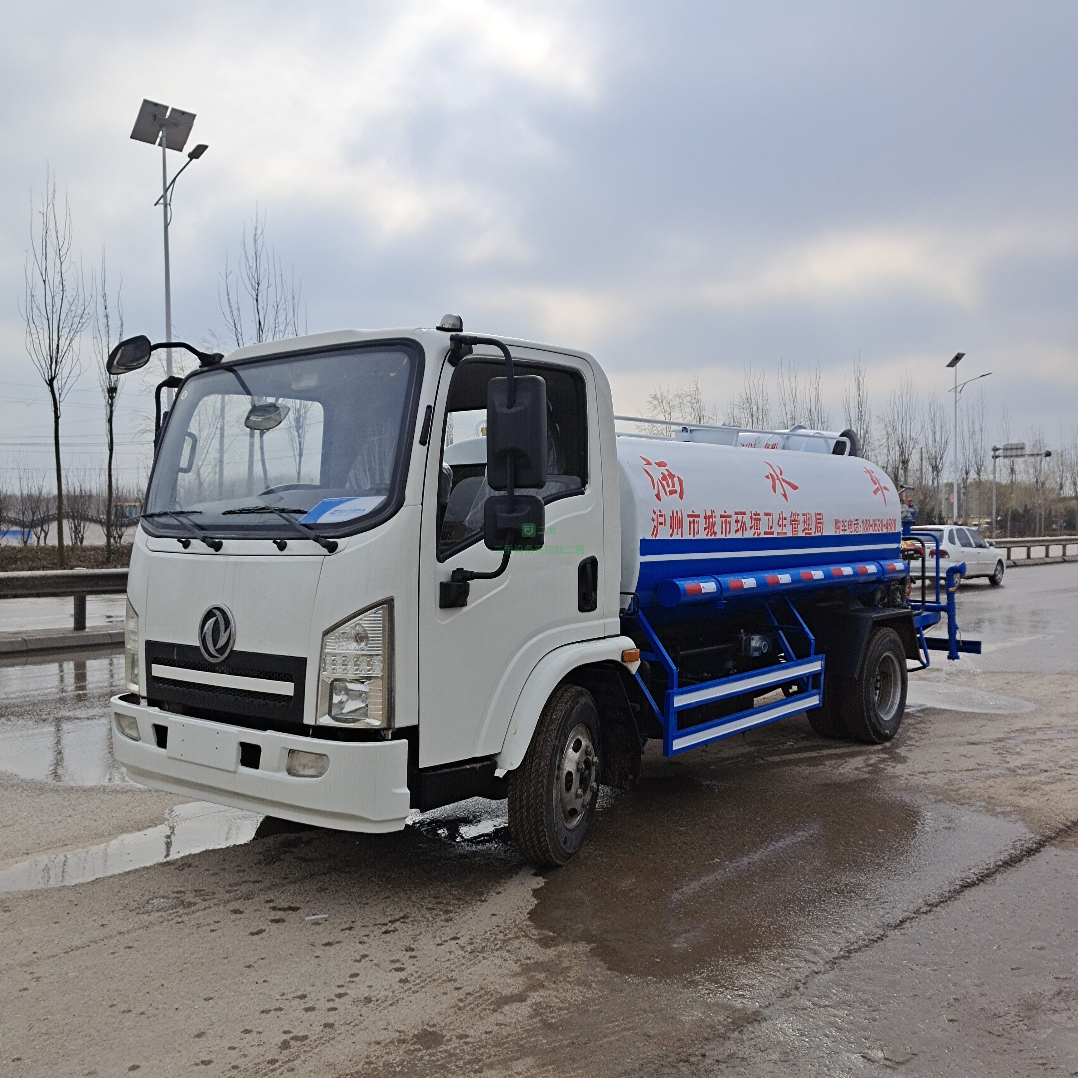 出售東風庫存全新5立方灑水車，發動機安徽徽柴490