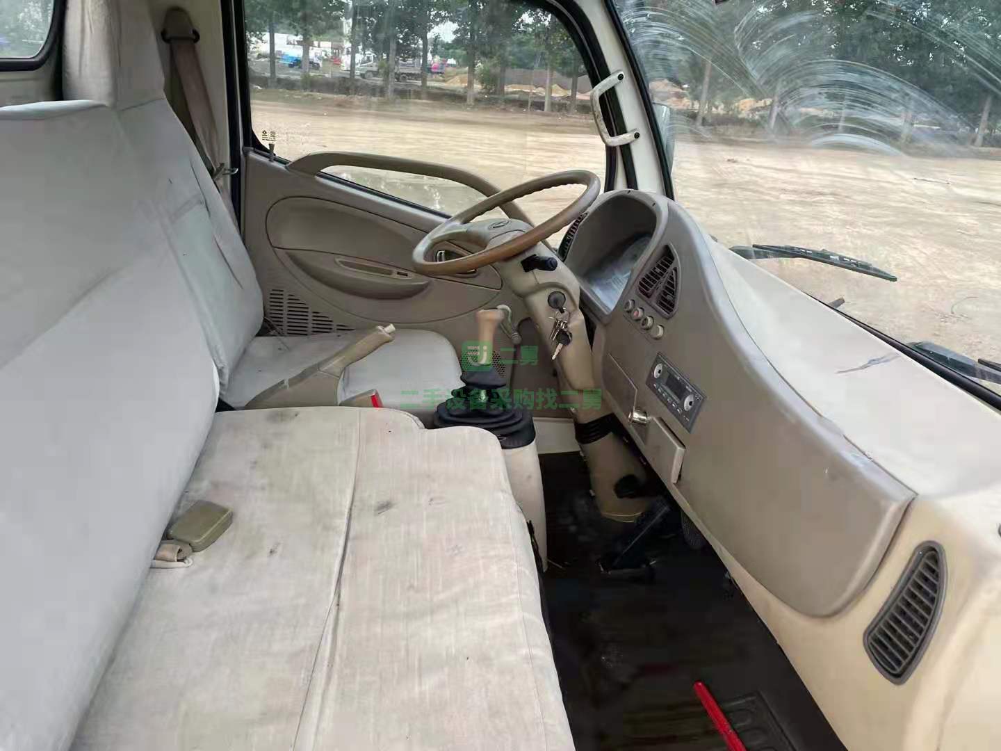 出售二手東風福瑞卡，5立方灑水車700-16輪胎