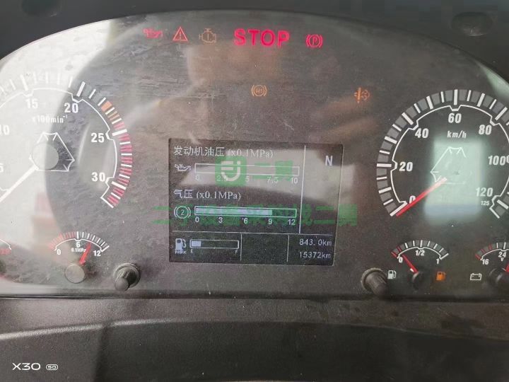 出售二手九成新的汕德卡540馬力帶液緩牽引車