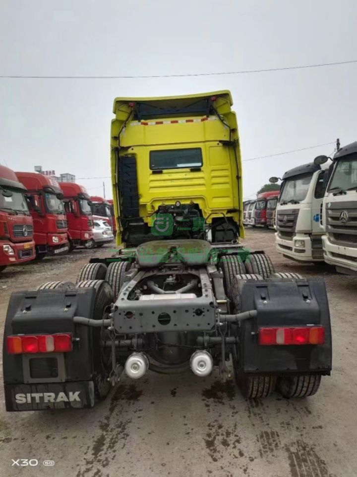 出售二手九成新的汕德卡540馬力帶液緩牽引車