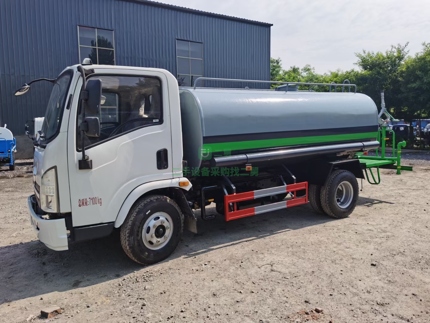出售東風庫存全新5立方灑水車，發動機安徽徽柴490