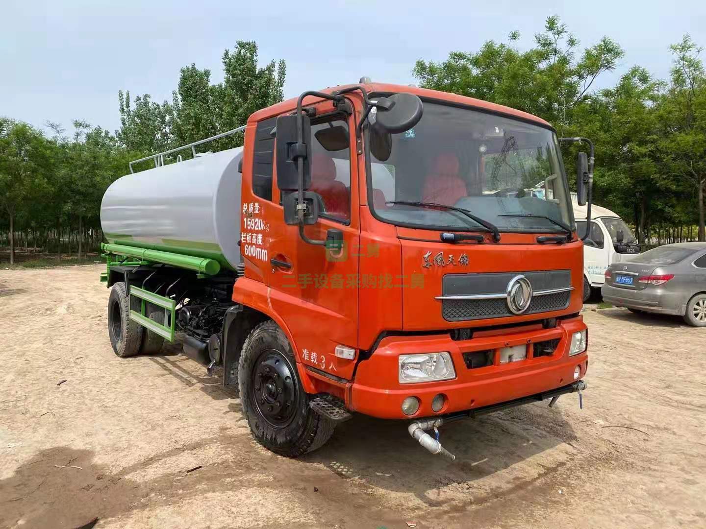 出售一臺東風天錦12方灑水車！價格不高