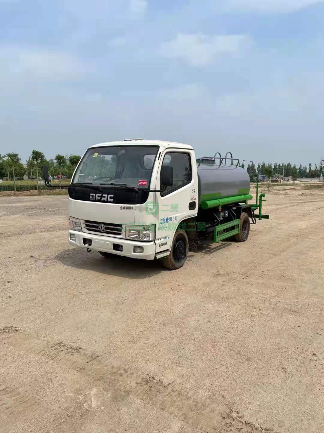 出售一臺3立方二手灑水車，精品車況改裝全新罐體