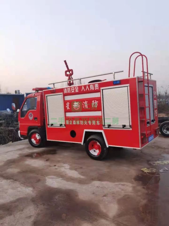 出售一臺福田五立方民用消防車