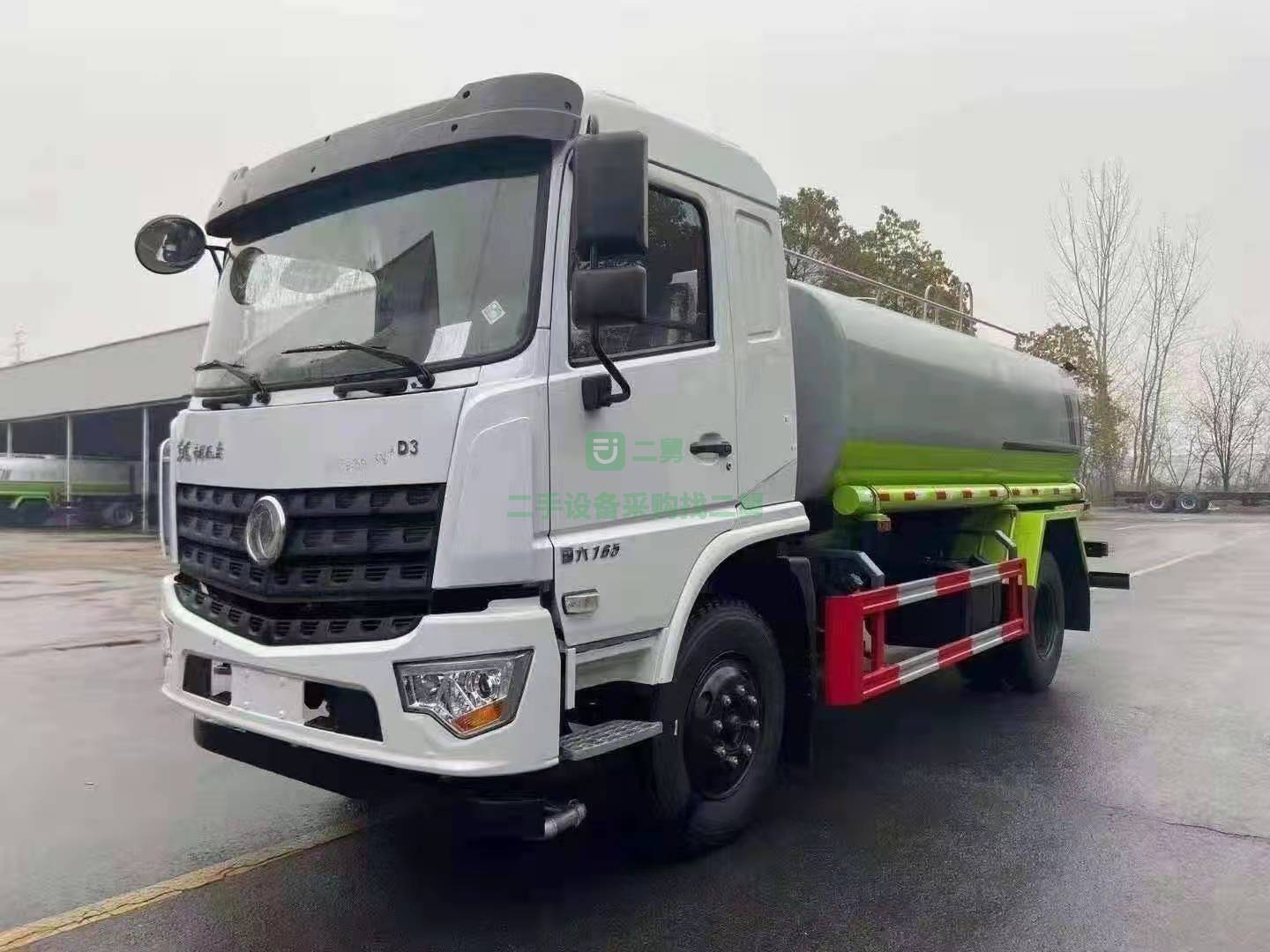 出售一臺九成新的東風D3牌子12方灑水車