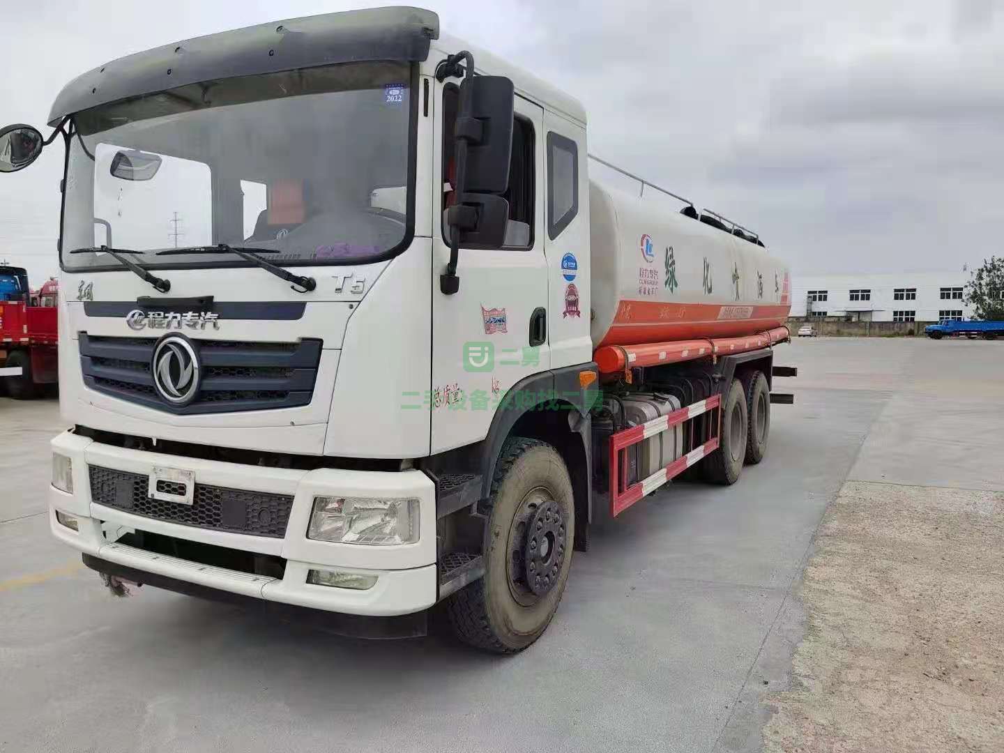 出售精品東風T519年5月上牌后八輪22立方灑水車康明斯6缸245馬力