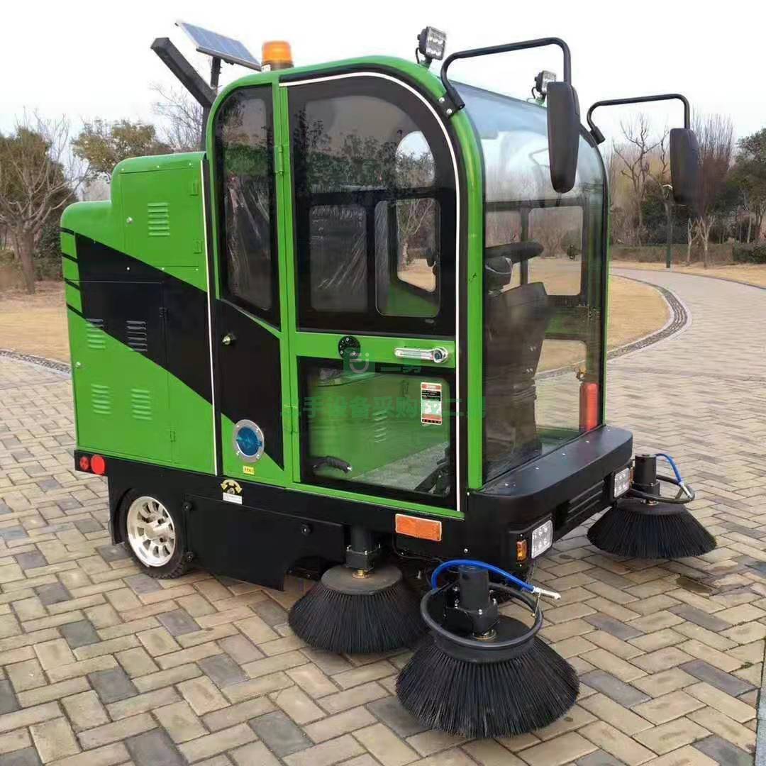 出售一臺封閉5刷款掃地車 全車采用鈑金材質
