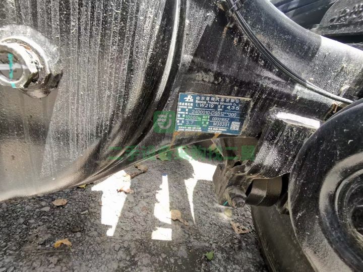 出售21年的青島解放捍衛(wèi)430馬力牽引車