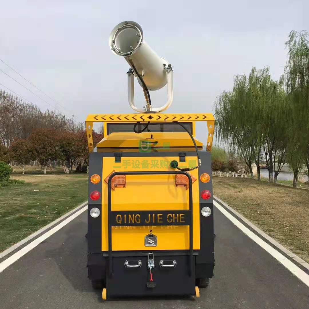 出售一臺三輪大款多功能掃地車