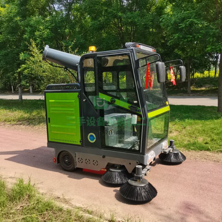 山東出售二手九成新的九鼎萊特1900型電動掃地車
