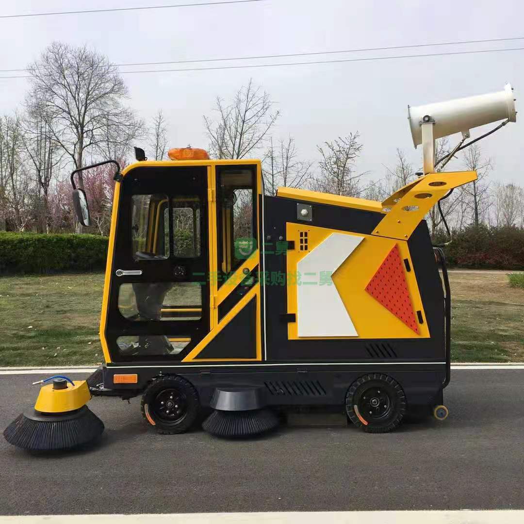 出售一臺三輪大款多功能掃地車
