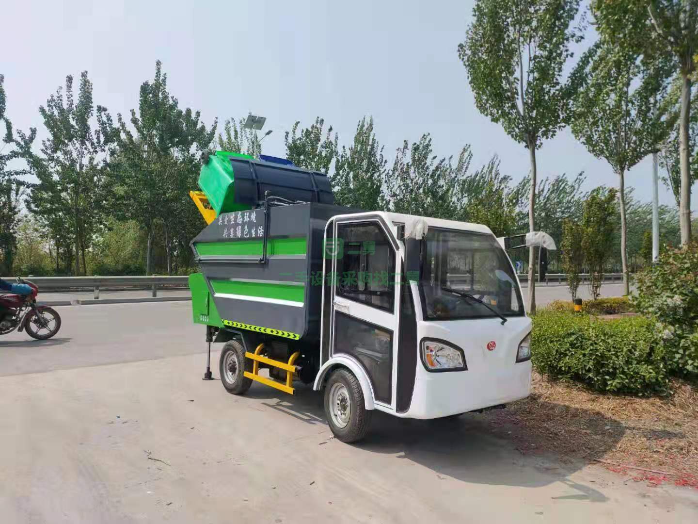 出售電動后掛桶垃圾車4400x1650x2200便攜式智能充電器