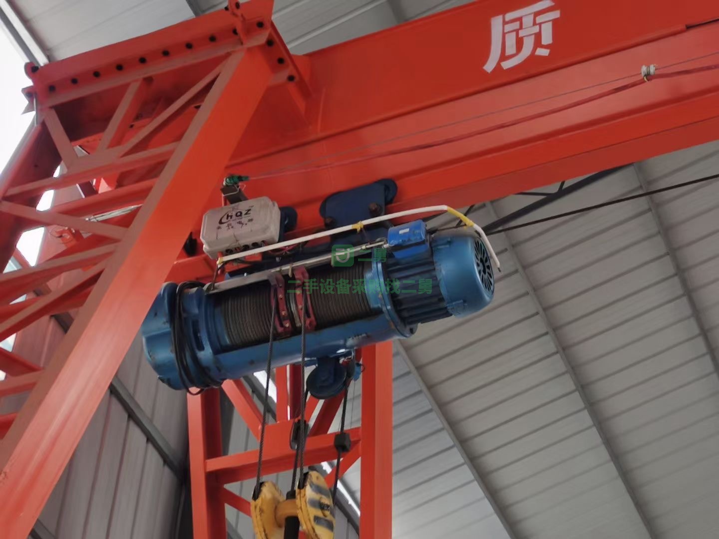 出售一臺10噸龍門吊，跨度18米，高度8米，立式減速機驅動，2020年設備，100米24軌道