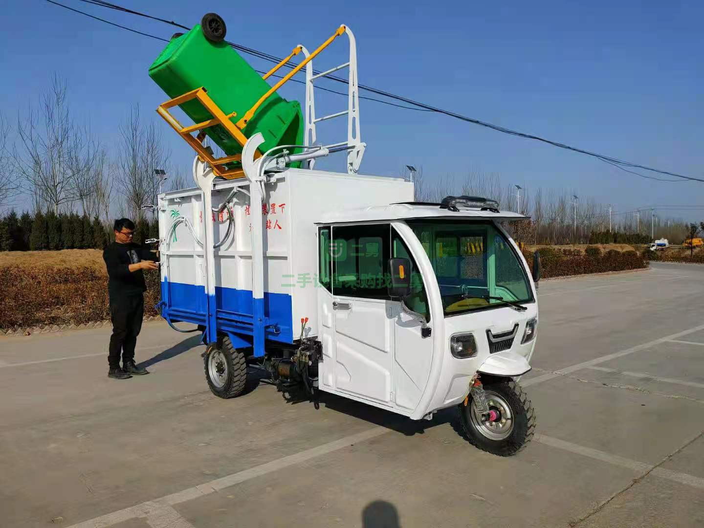 出售新能源電動掛桶垃圾車60v載重電動車專用