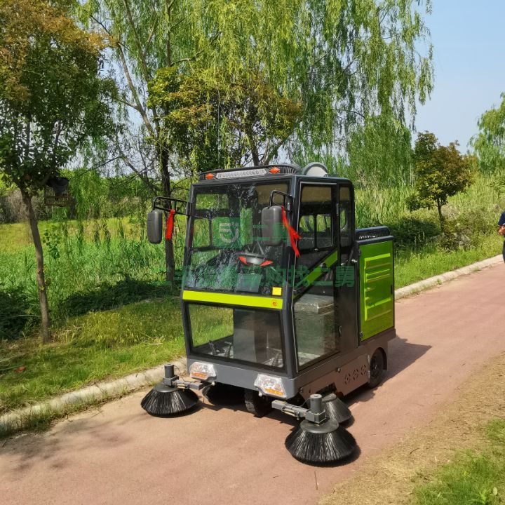 山東出售二手九成新的九鼎萊特1900型電動掃地車
