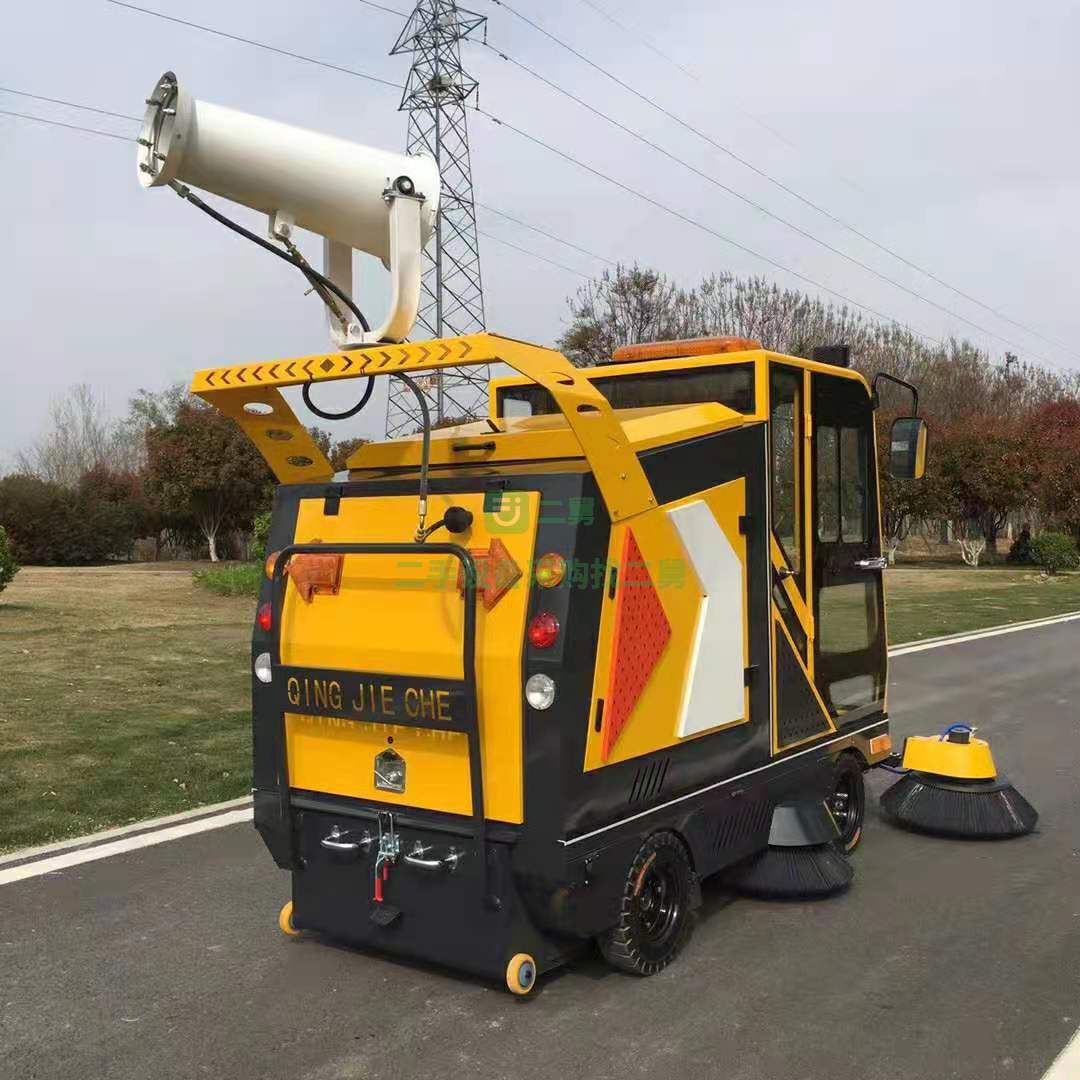 出售一臺三輪大款多功能掃地車