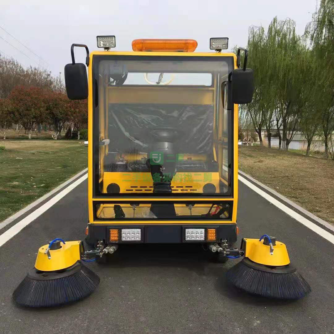 出售一臺三輪大款多功能掃地車