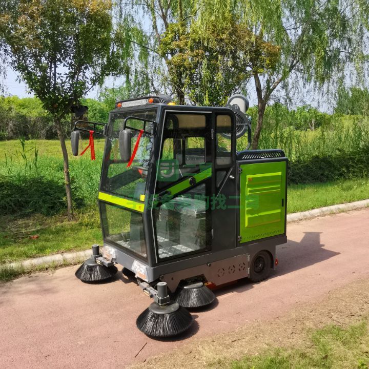 山東出售二手九成新的九鼎萊特1900型電動掃地車