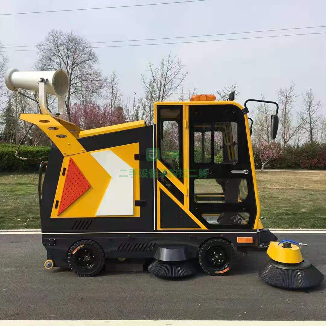 出售一臺三輪大款多功能掃地車