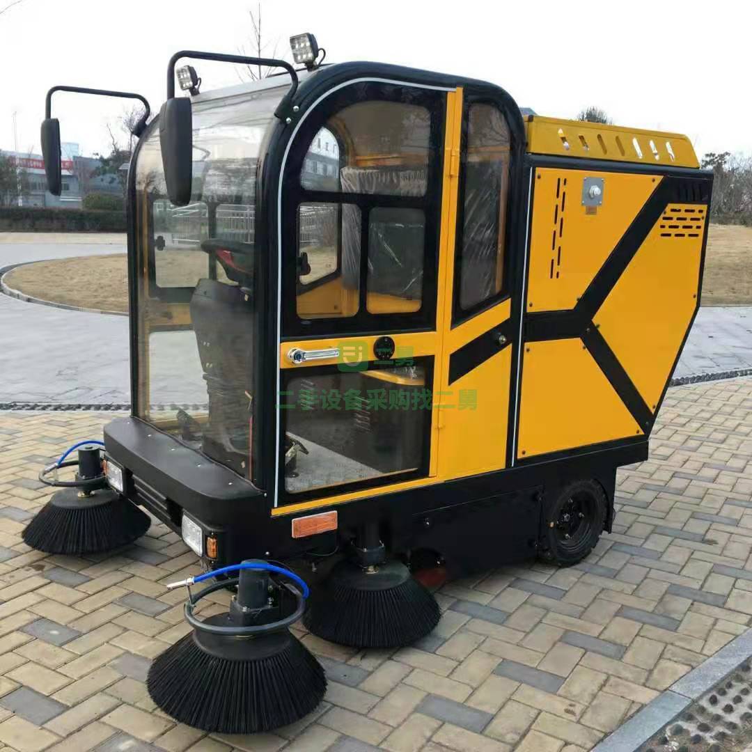 出售一臺封閉5刷款掃地車 全車采用鈑金材質
