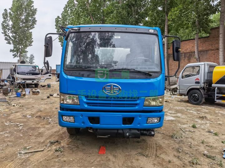 二手九成新的東風5噸加油車