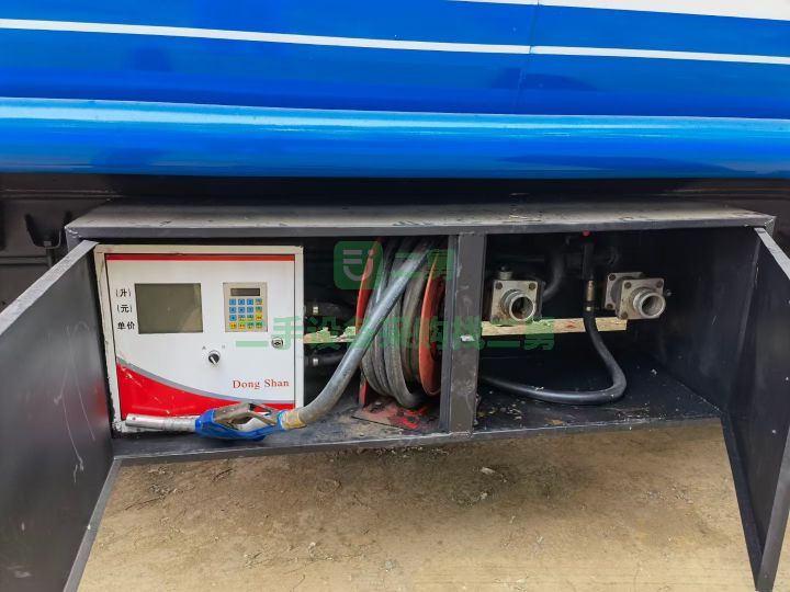 二手九成新的東風5噸加油車