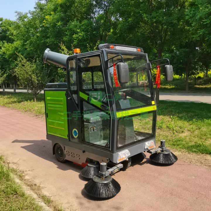 山東出售二手九成新的九鼎萊特1900型電動掃地車