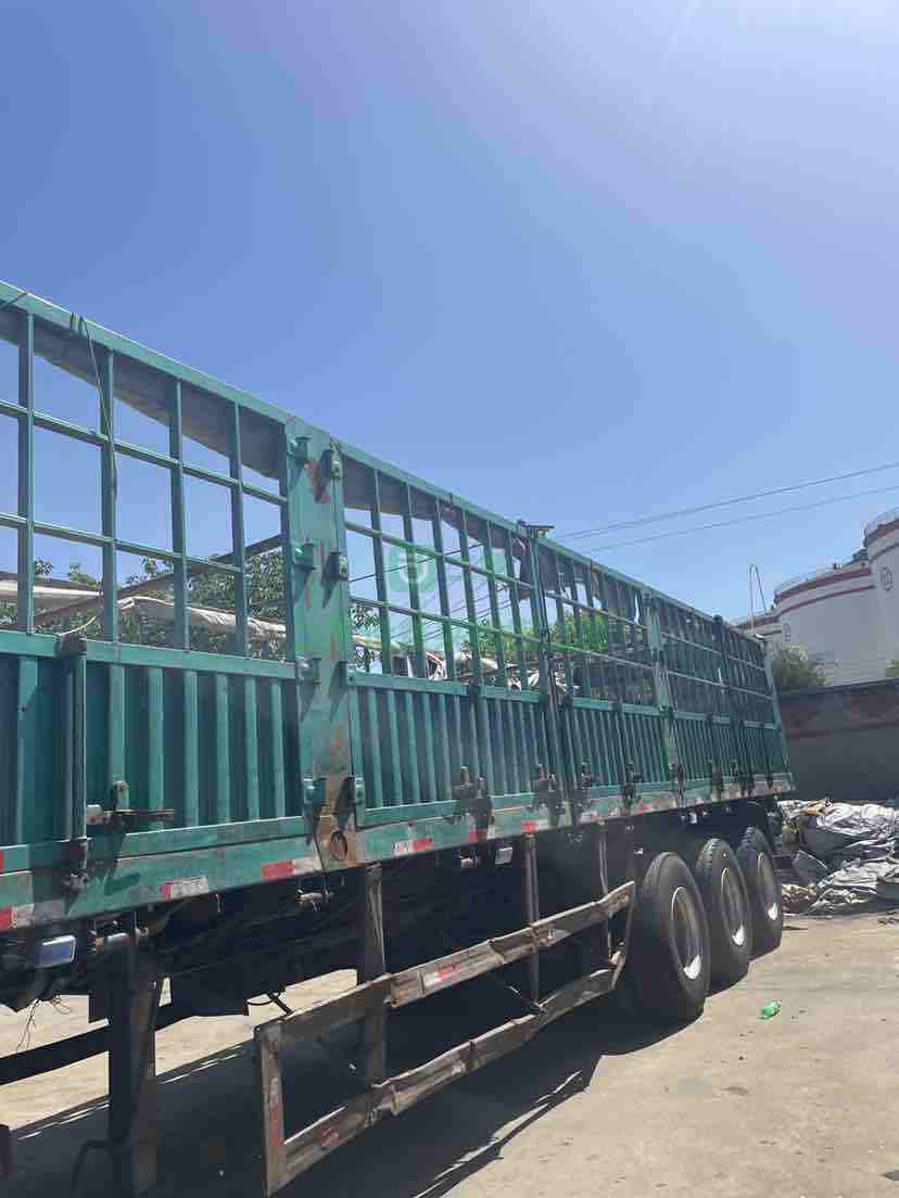 出售二手17年的13米直板無邊梁半掛車