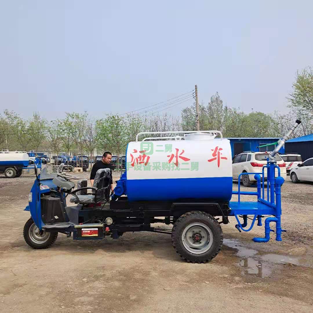出售21年柴油三輪灑水車，罐體容積2立方