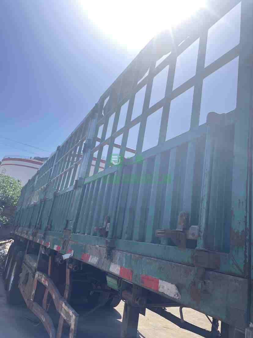 出售二手17年的13米直板無邊梁半掛車