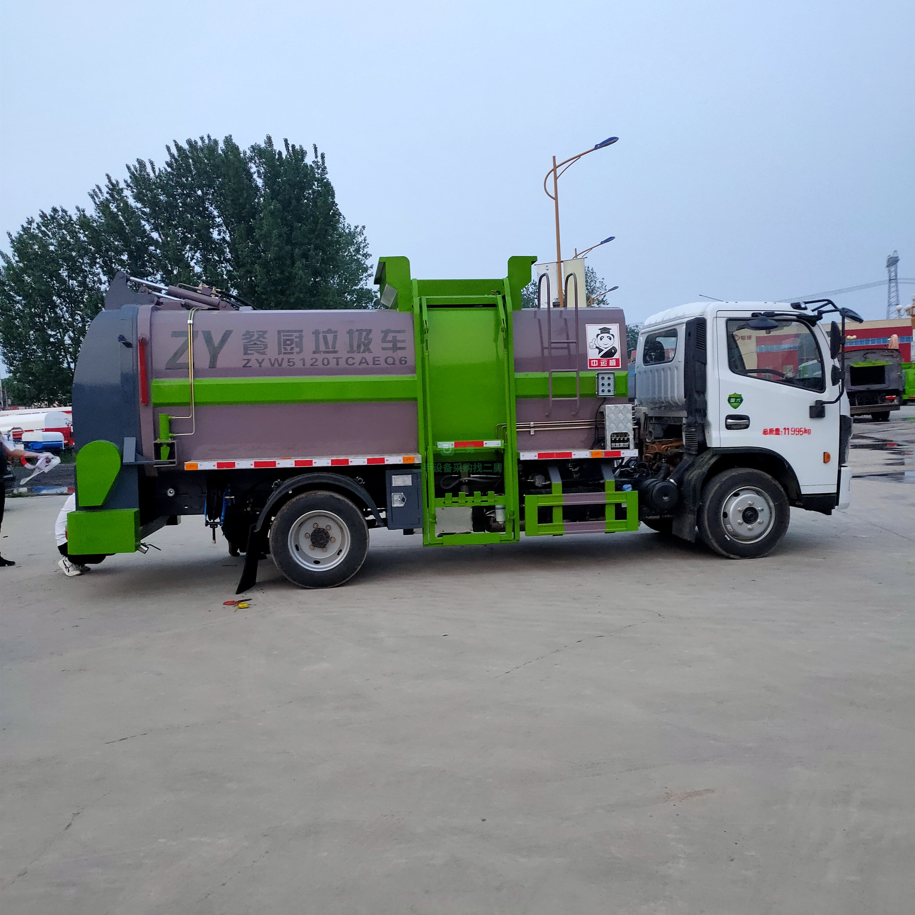 出售一臺(tái)東風(fēng)多利卡餐廚垃圾車出廠價(jià)格不高