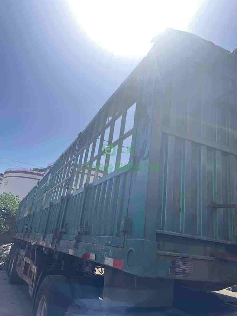 出售二手17年的13米直板無邊梁半掛車