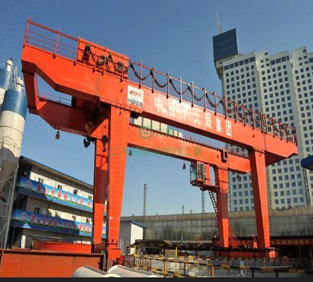 出售20噸龍門吊，跨度20+5+5米，有效高度9米，全包廂大驅動，九成新