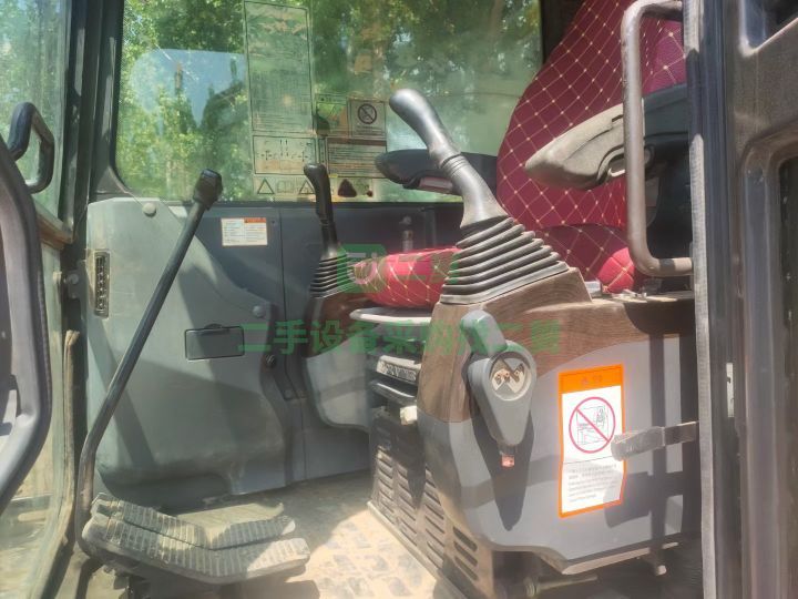 出售16年的三一重工60挖掘機