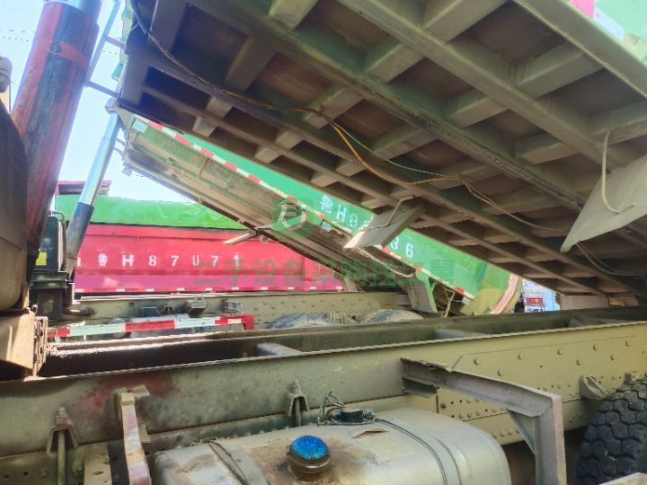 出售17年6月重汽豪沃后八輪  5.8大箱自卸車