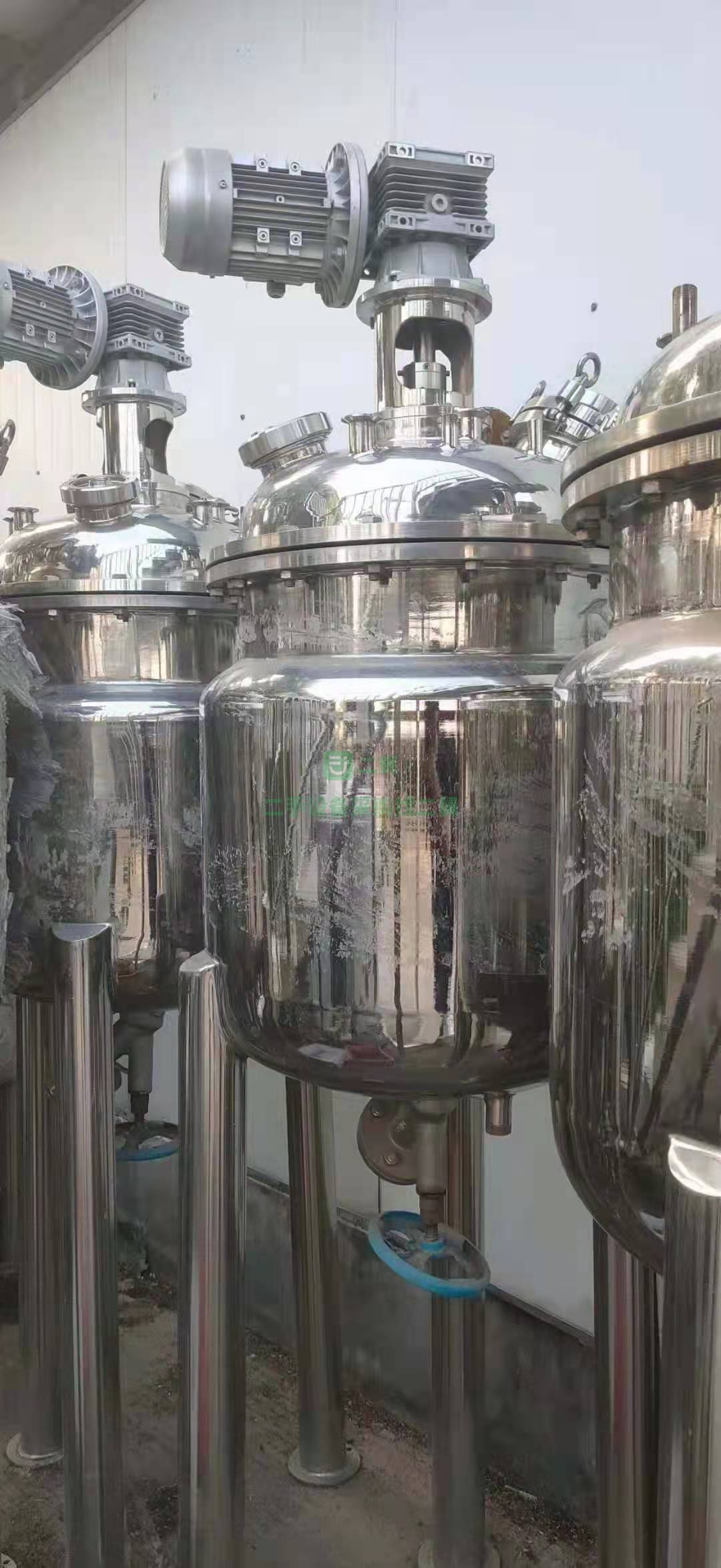 現(xiàn)貨出售二手九成新的搪瓷反應(yīng)釜