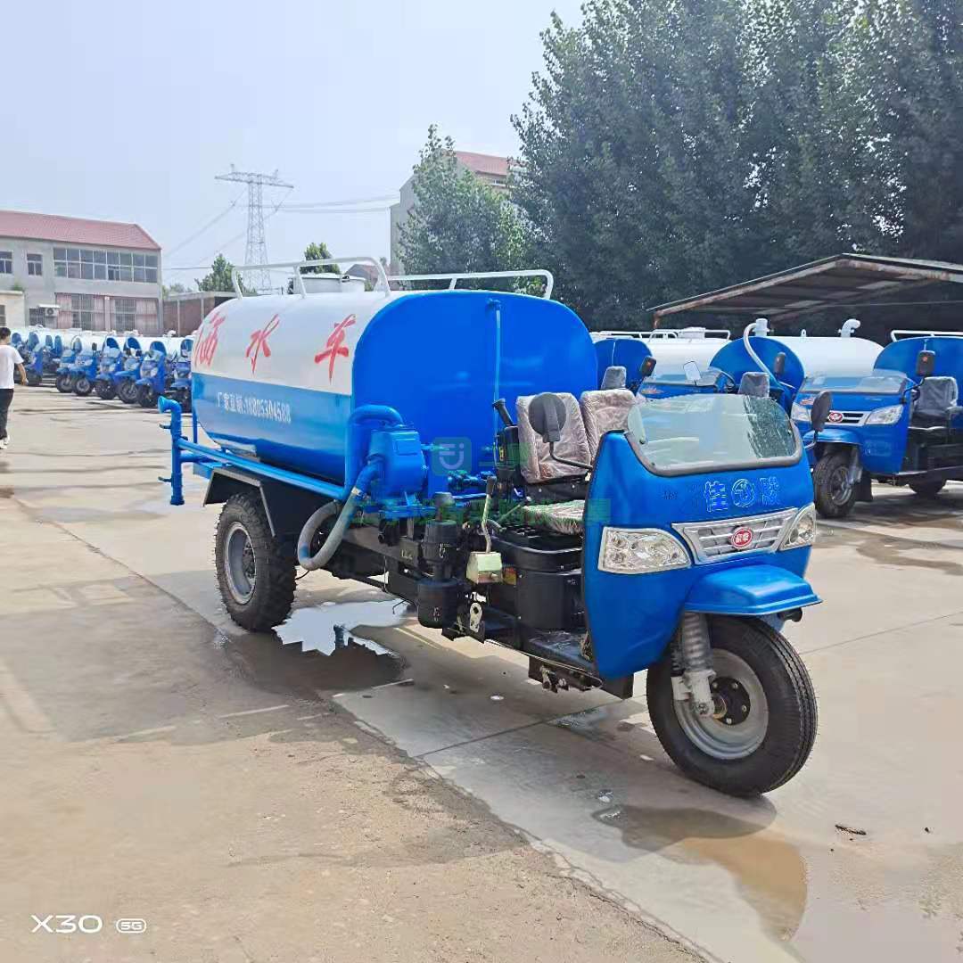 出售21年柴油三輪灑水車，罐體容積2立方