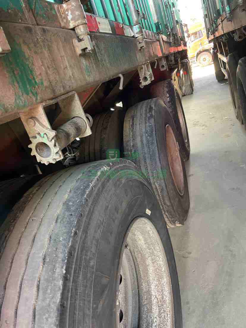 出售18年的13米直板無邊梁半掛車