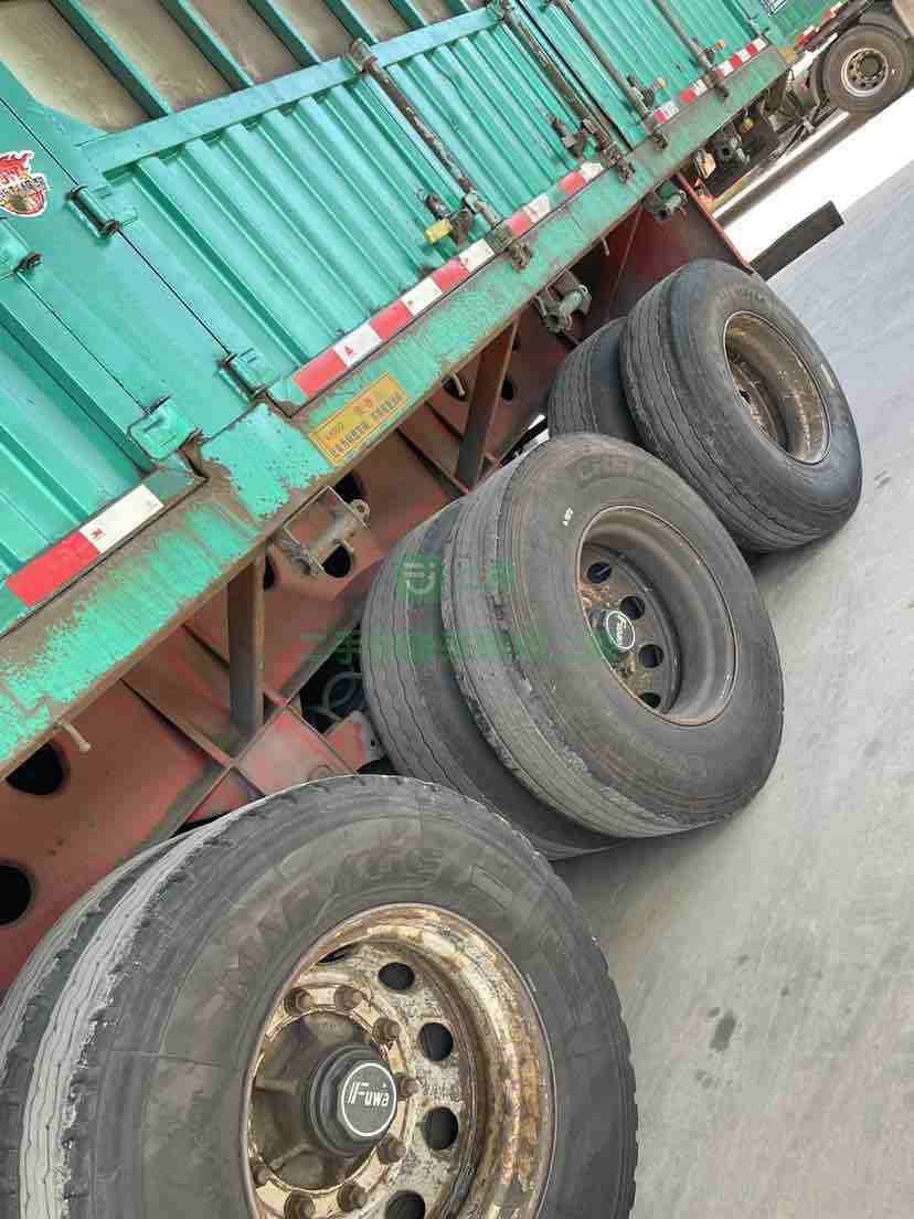 出售18年的13米直板無邊梁半掛車
